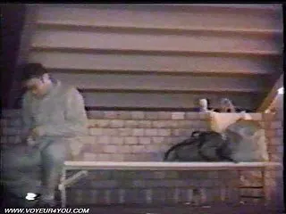他着迷于甜美的肉质的玛达,他的手指和舌头被淹死,他喜欢当一个丰满的大嘴勤勉地吮吸头