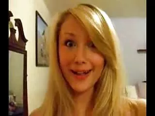 三个性感的女同性恋舔和湿吱吱声