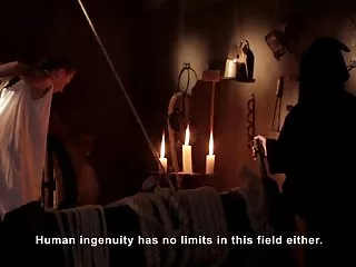 性感的穆拉托帮助萨米把口香糖放在咽喉,并尽职尽责地站起来,良好的娱乐。从背后靠在小鸡,男性开始粗鲁地践踏小鸡在肛门