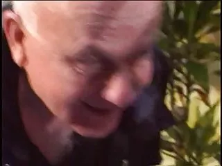 苏卡包括摄像头,并得到她的胆量