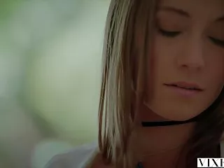 他搞砸了她的嘴里的美,然后插入她的厚迪克之间的她的大缓冲区和把它像一个肮脏的荡妇